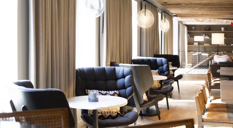 Lloyd-Lounge-Home